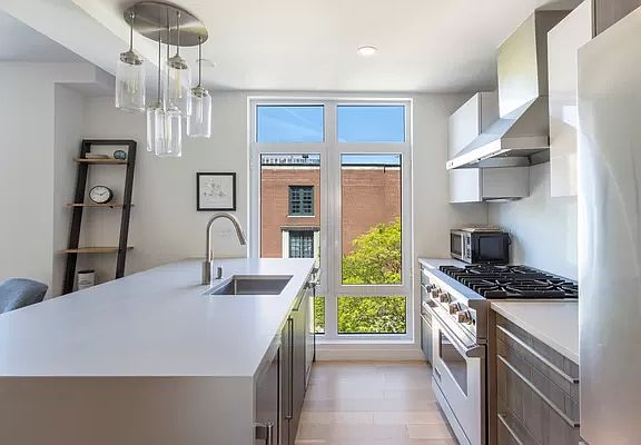 3rd image of 952 Columbus Ave #3C