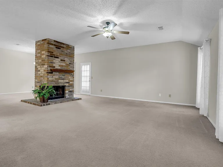 10 Treadwell Ct — Photo 3