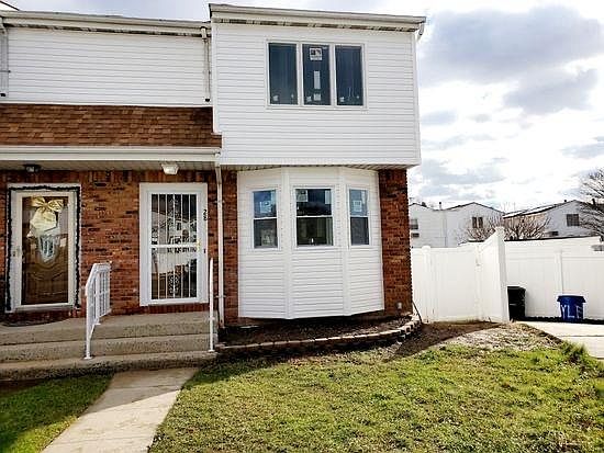 1st image of 828 Lyle Ct
