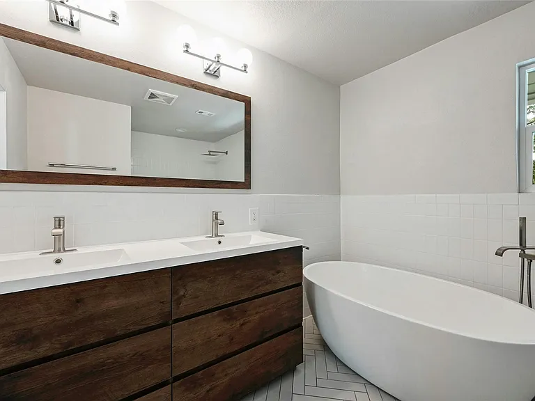 1305 Kenwood Ave — Photo 20