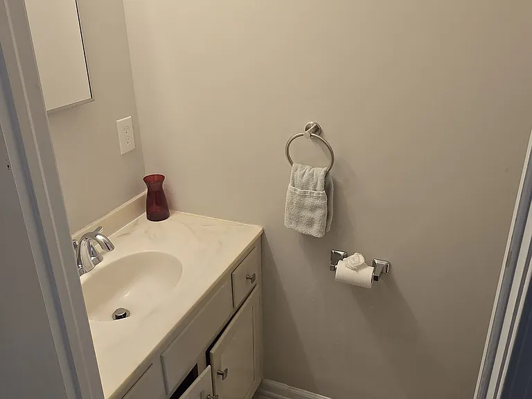 70 Colonial Dr — Photo 7