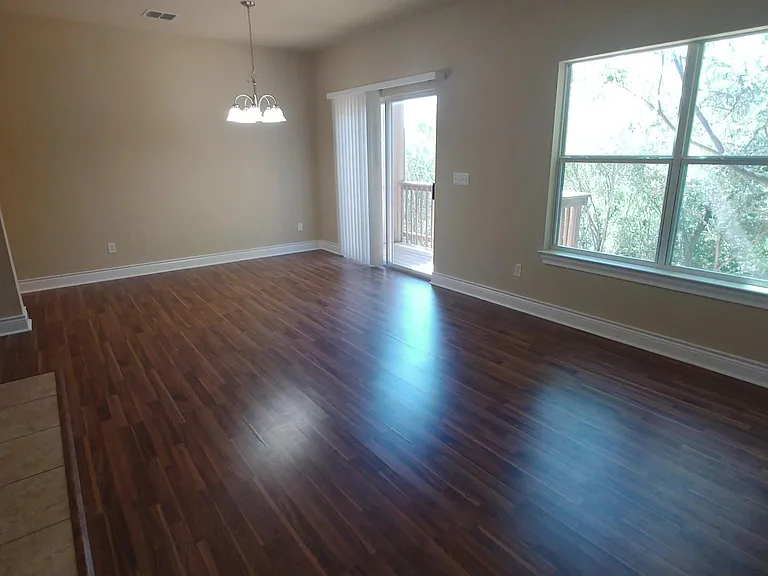 607 Creek Dr — Photo 8