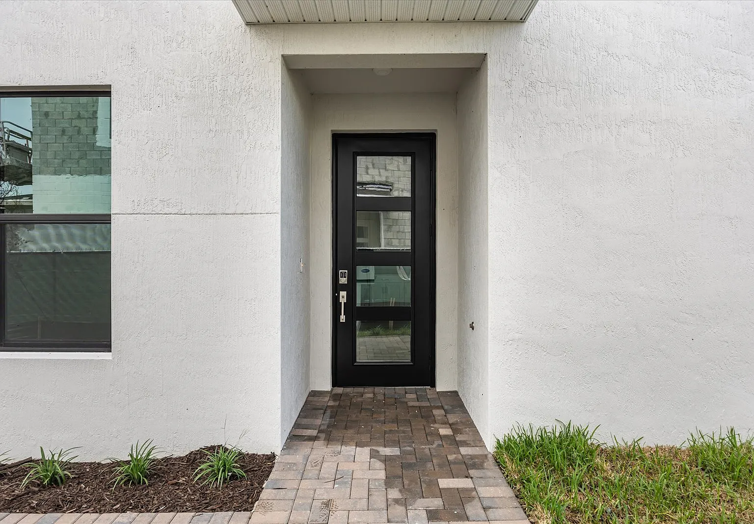 3 bed, 2.5 bath, 1917 sqft, $2,950 — Photo 2