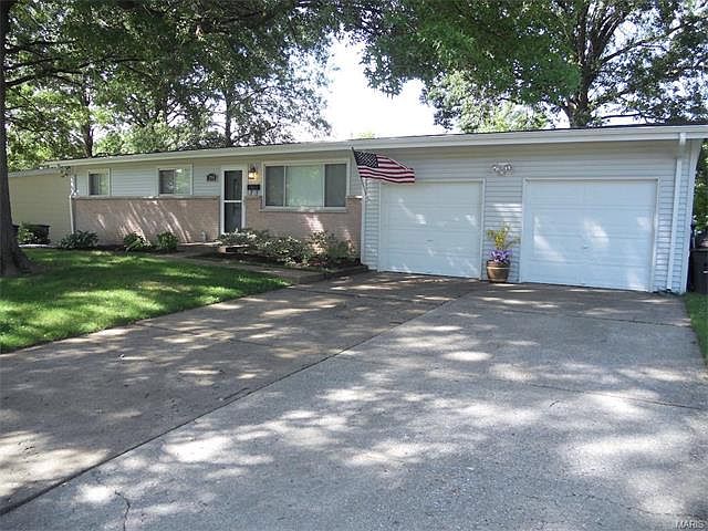 1st image of 290 Wren Dr