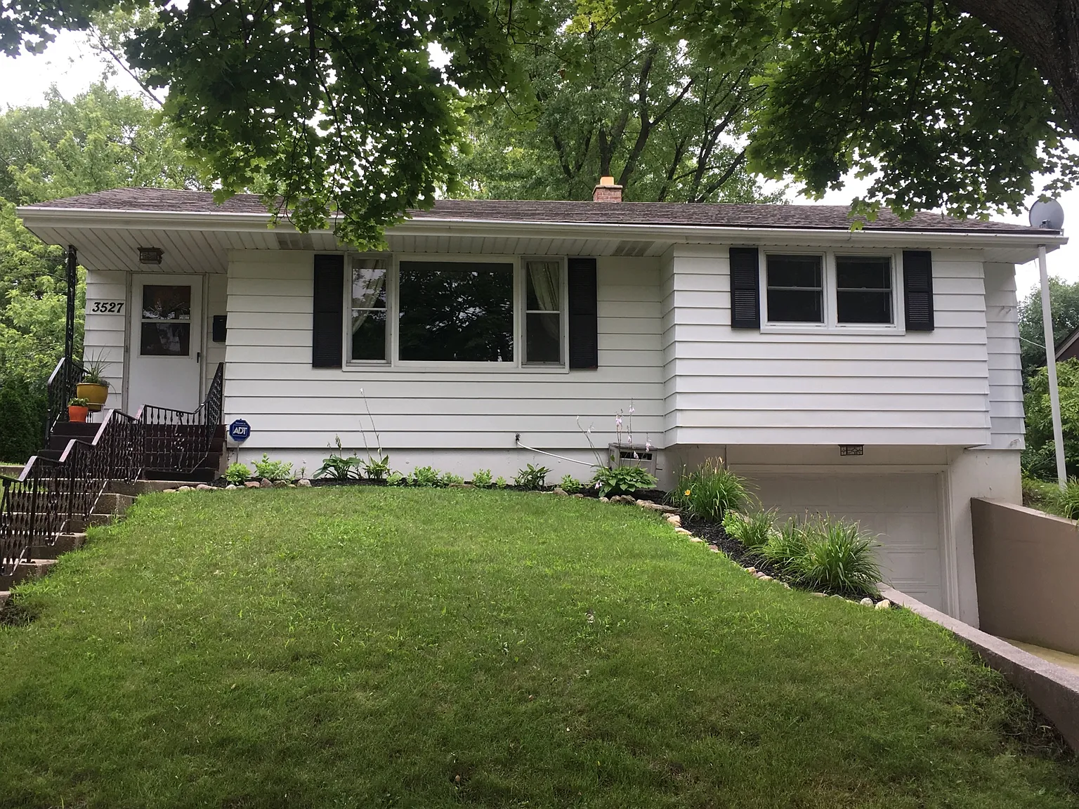 3527 Cardinal Ln photo 1