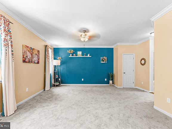 5th image of 252 Rimfire Way