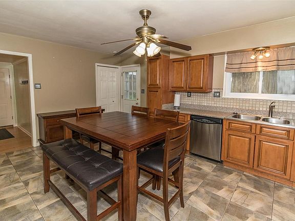 5th image of 9841 Guthrie Ave