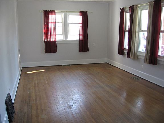3rd image of 2522 Farrington St