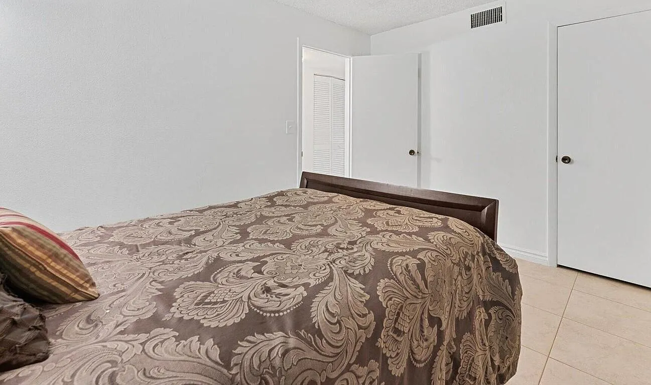 2 bed, 2.0 bath, 1158 sqft, $2,000 — Photo 2