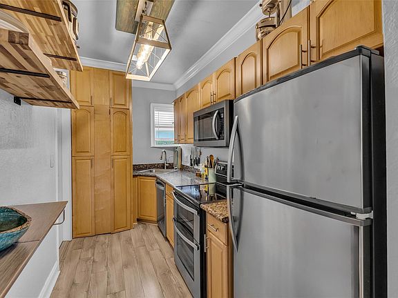 3rd image of 401 NE 16th Avenue #4