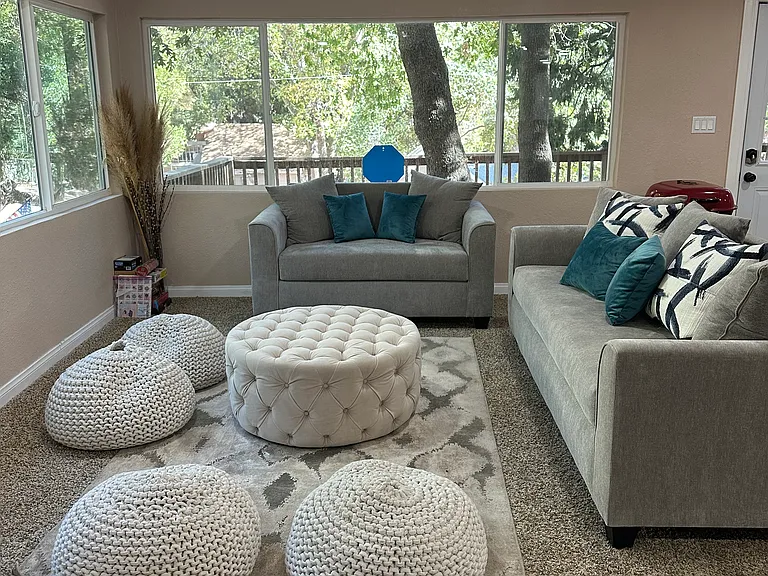 Acacia Dr — Photo 2