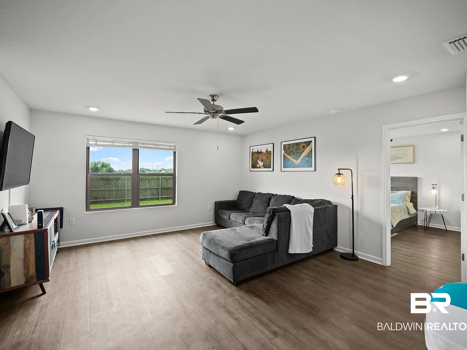 4 bed, 2.0 bath, 1768 sqft, $2,200 — Photo 2