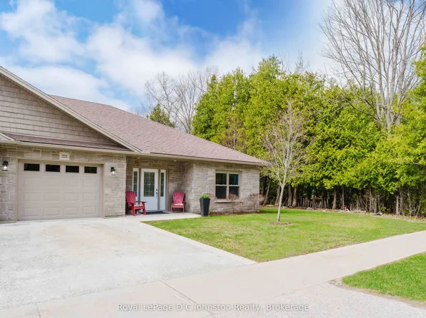 221 Grenville St S, Saugeen Shores, ON N0H 2L0