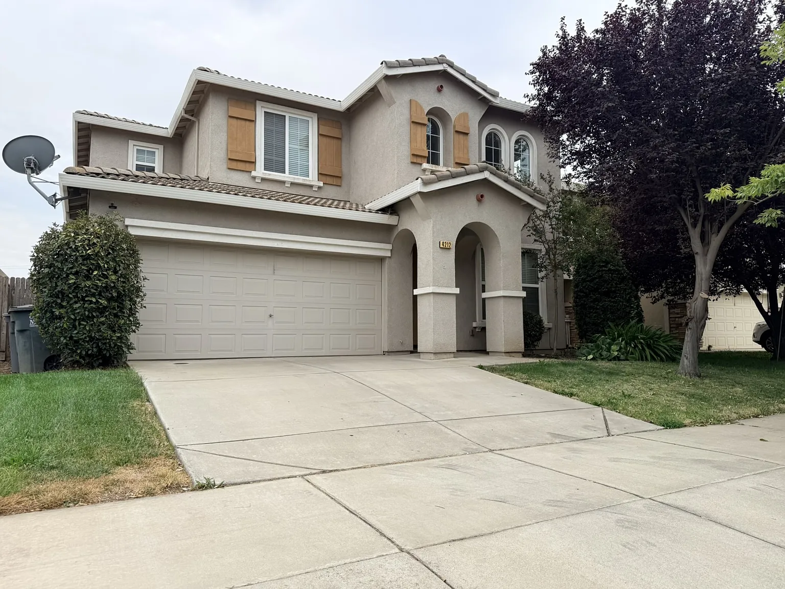 3 bed, 2.5 bath, 2300 sqft, $2,250 — Photo 2