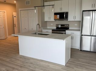 A12-400 S Main Pl UNIT A12, Carol Stream, IL 60188