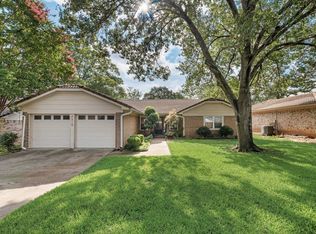 4219 E Pleasant Forest St, Arlington, TX 76015