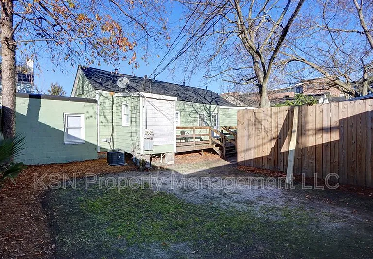 543 E Harris St — Photo 17