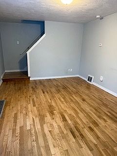 2nd image of 1122 Cloverfield Dr