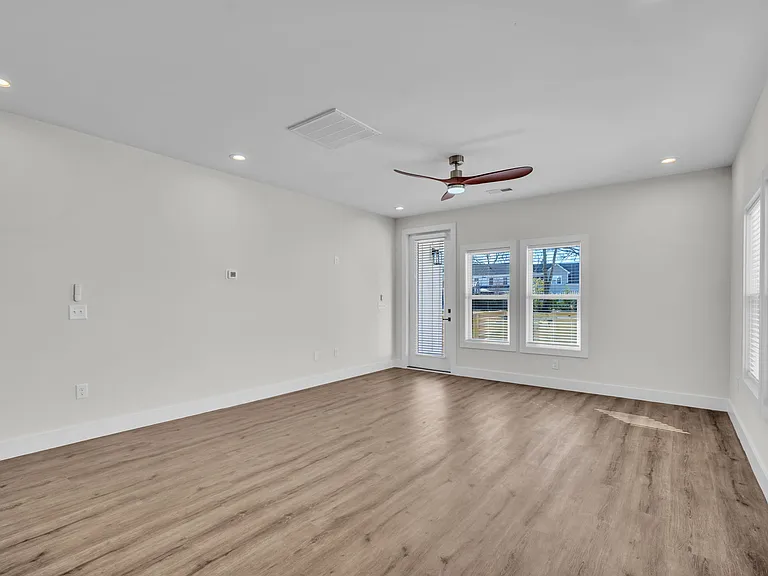 323 Wilkins St #B — Photo 6
