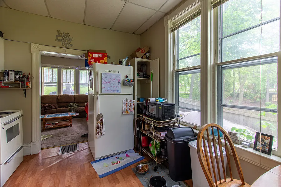 2 bed, $1,300 — Photo 4