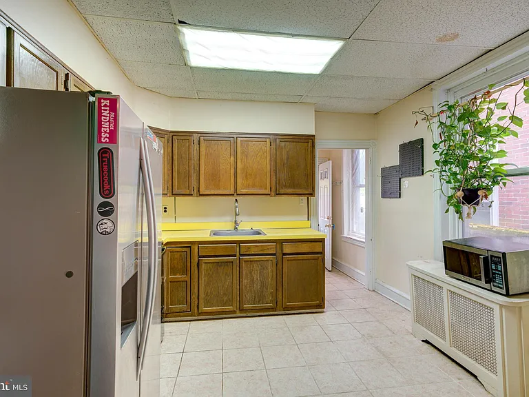 231 E Sydney St — Photo 1