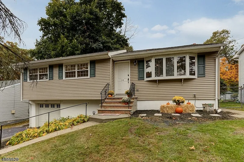 14 Ellen Dr photo 1