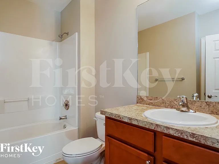 608 NW 11th St — Photo 16