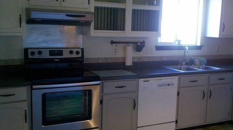 1st image of 802 Pelham Dr