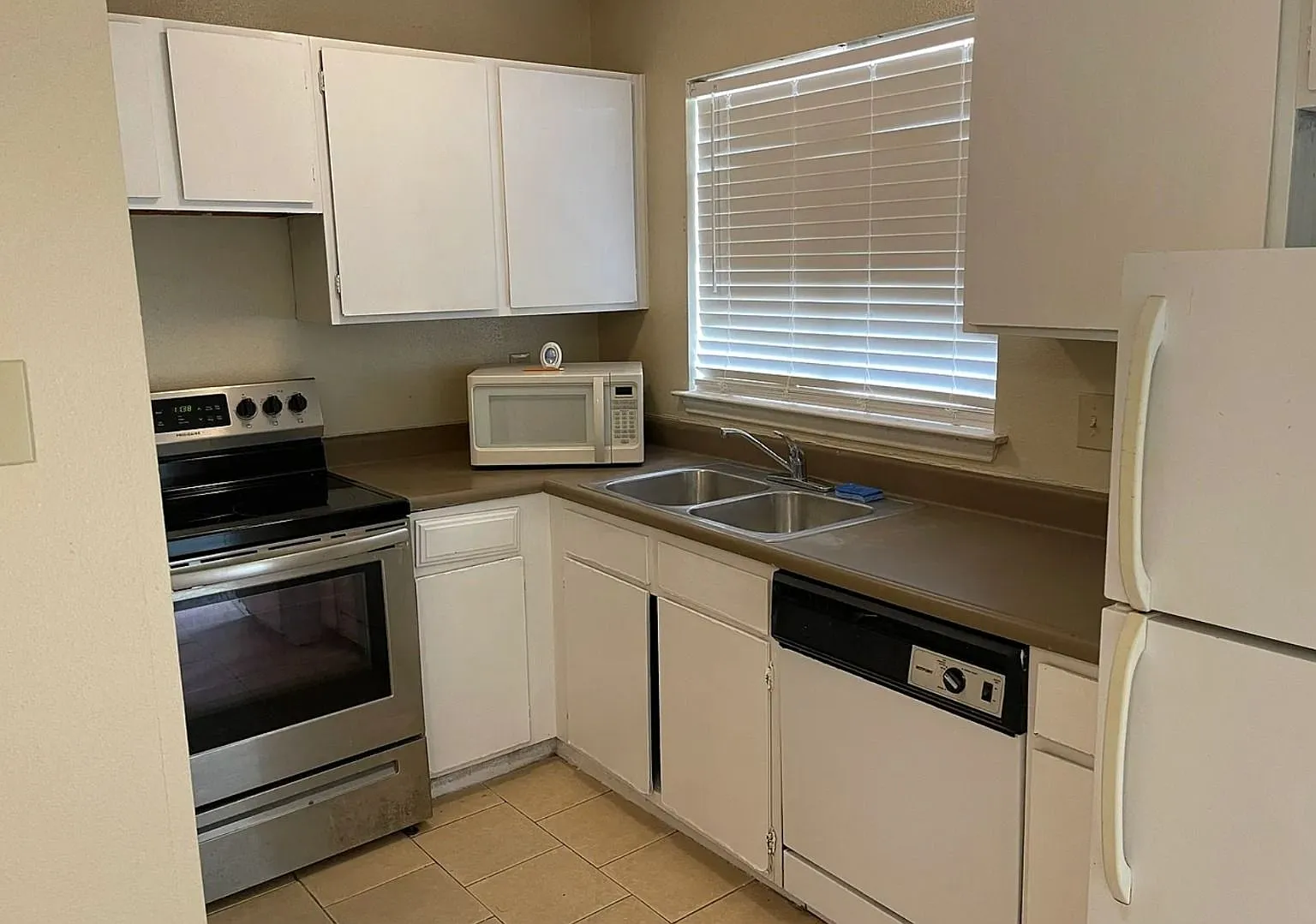 2 bed, 1.0 bath, 950 sqft, $1,150 — Photo 4