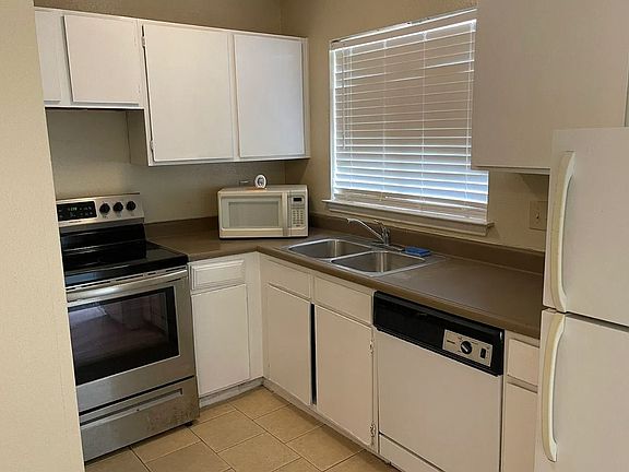 4th image of 10649 Starcrest Dr #10655