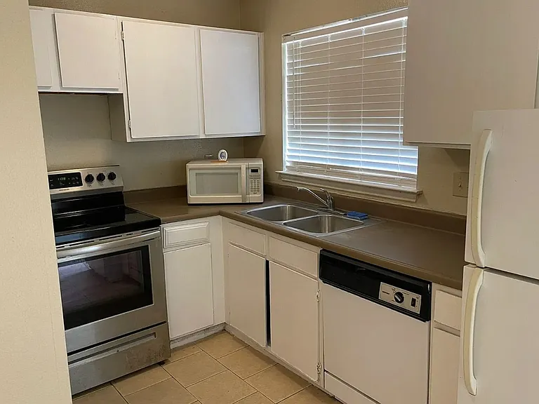 10649 Starcrest Dr #10655 — Photo 4