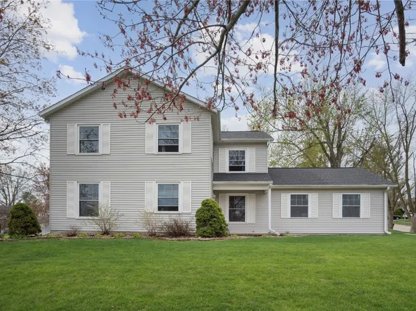 361 Essex Dr NE, Cedar Rapids, IA 52402
