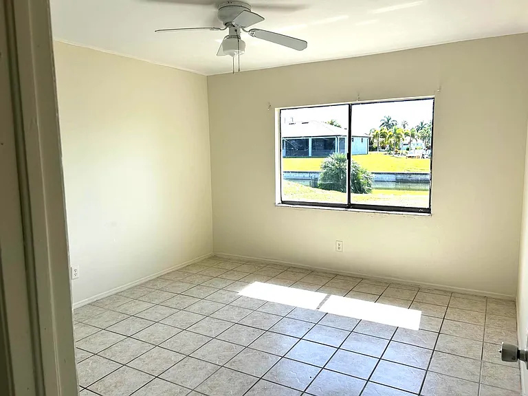1421 SE 4th Pl — Photo 34