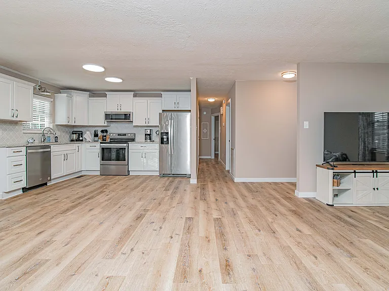 7707 Windsong Rd — Photo 15
