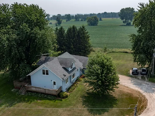 8019 Arrow Ln, Fremont, WI 54940