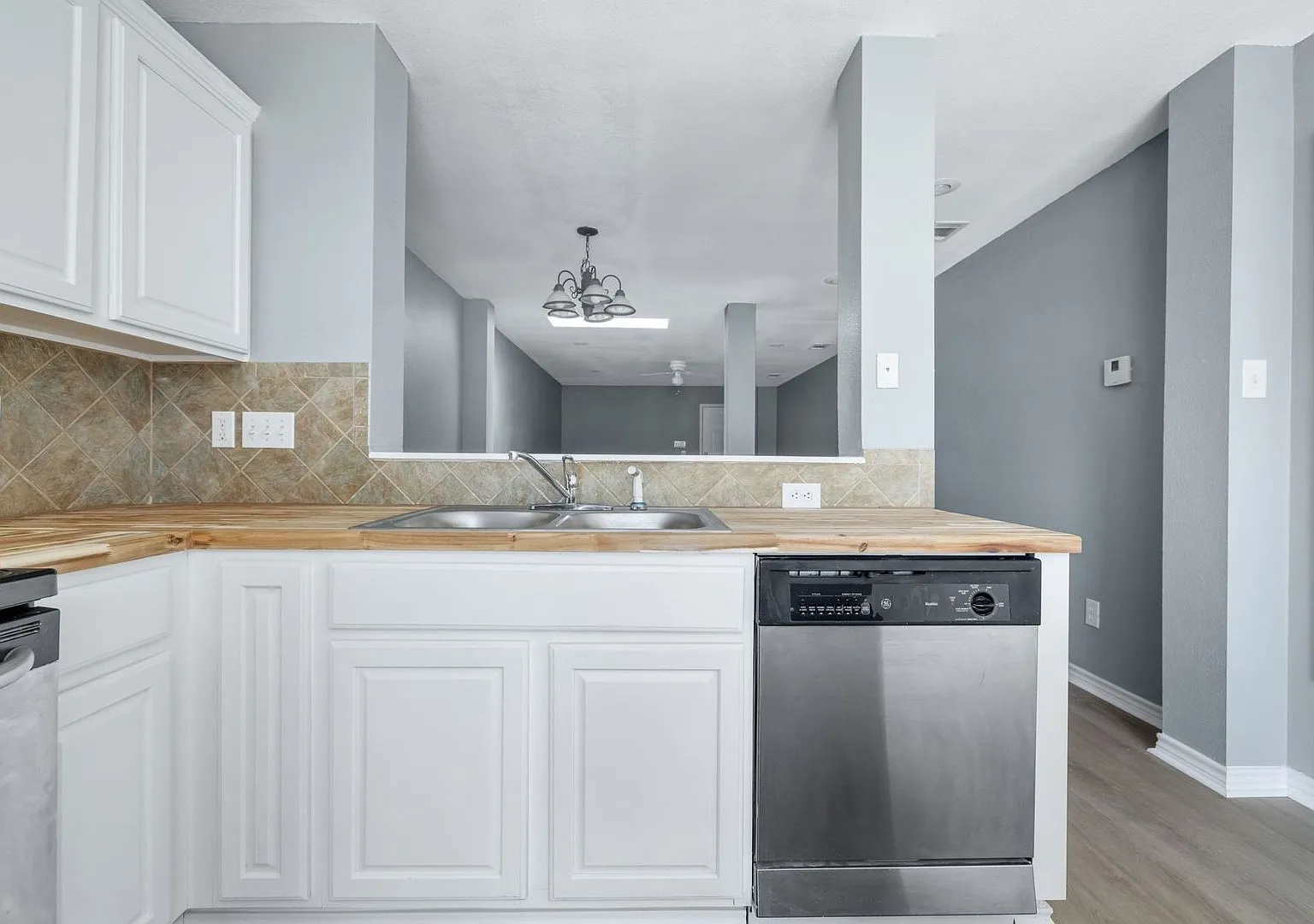 805 N Main st - 2 bed 2 bath newly renovated — Photo 1