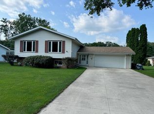312 Meadow Ln, Deforest, WI 53532