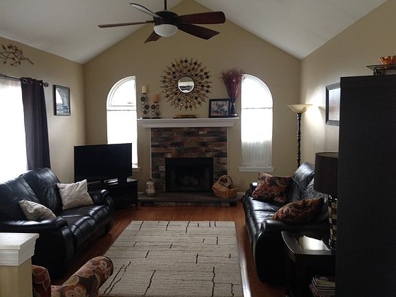 Family Room : Cathedral Ceilings. Wood burning fire place. Bamboo flooring.