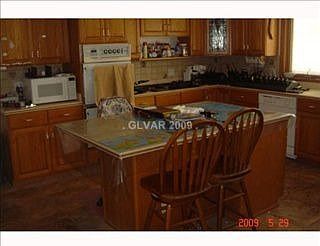 2nd image of 10275 La Cienega St