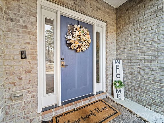 4th image of 5909 Oakwood Ln