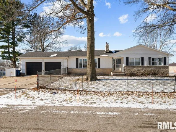 204 1st St, Donahue, IA 52746