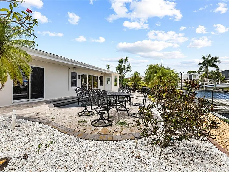5541 Bayou Grande Blvd NE — Photo 42