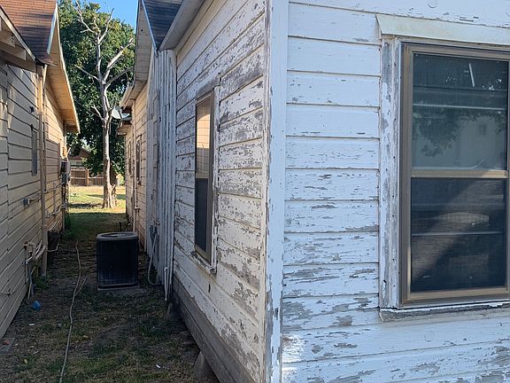 3rd image of 324 E Ella Ave