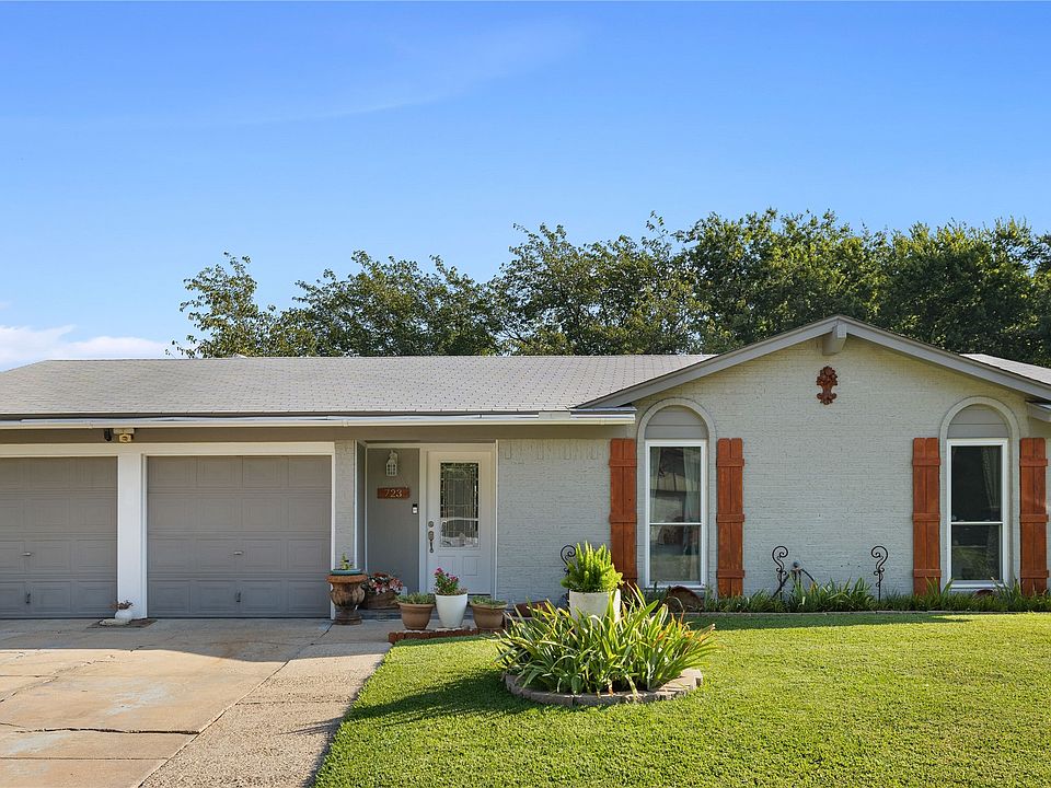1st image of 723 N Deerfield Cir