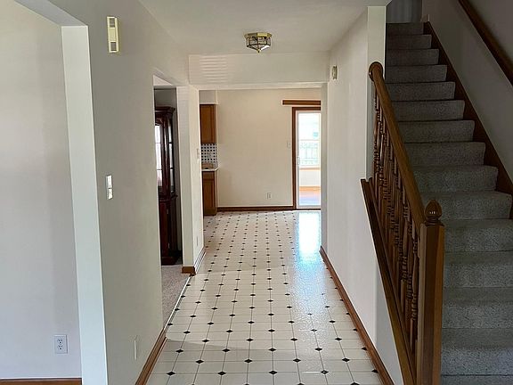 2nd image of 1801 Creekside Dr