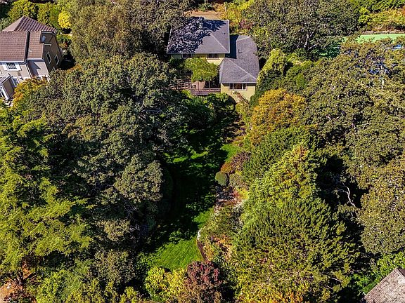 3rd image of 535 Island Rd