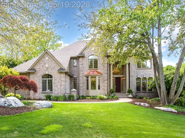 17671 Cranbrook Dr, Northville, MI 48168