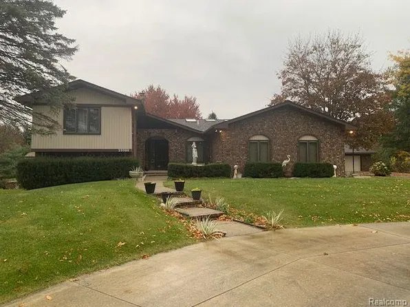 29980 Martindale Rd, New Hudson, MI 48165