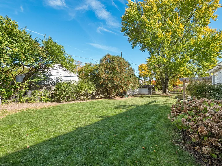 2048 Jervis Rd — Photo 4