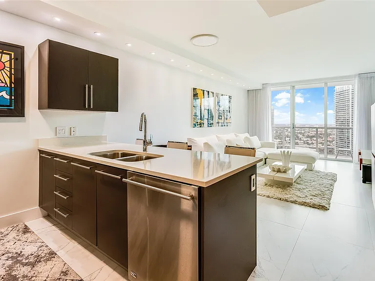 55 SE 6th St #3500 — Photo 15
